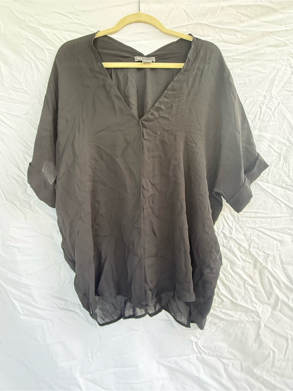 Vince silk Relaxed V-Neck Women’s Top in Charcoal